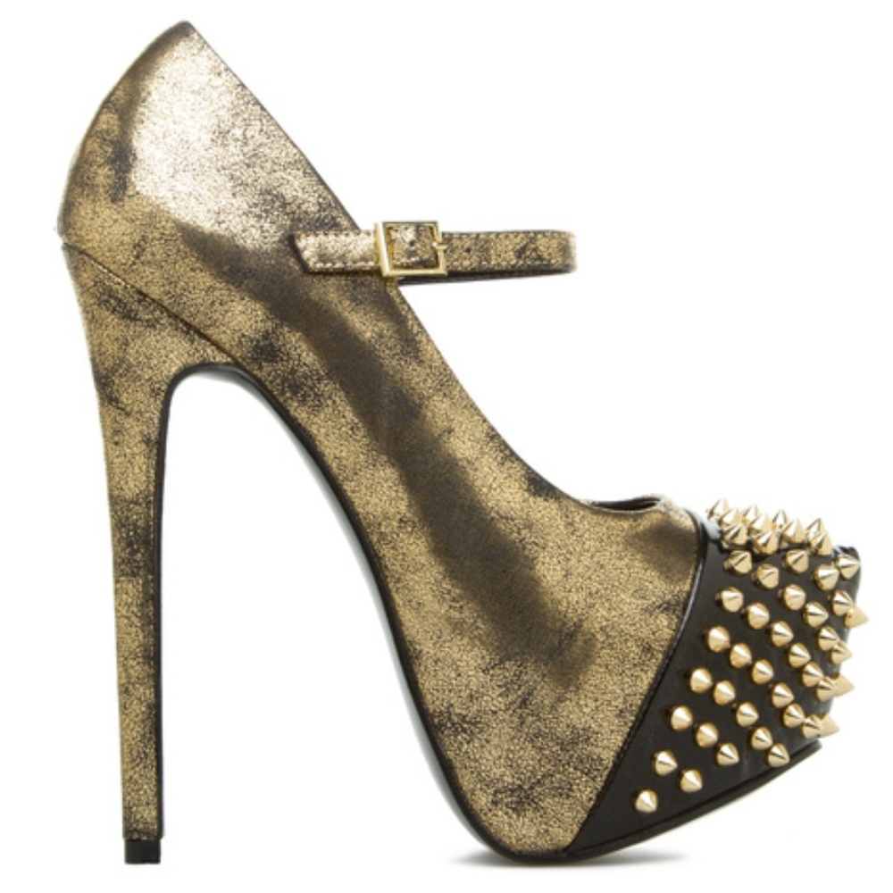 Scene Shanna Heels